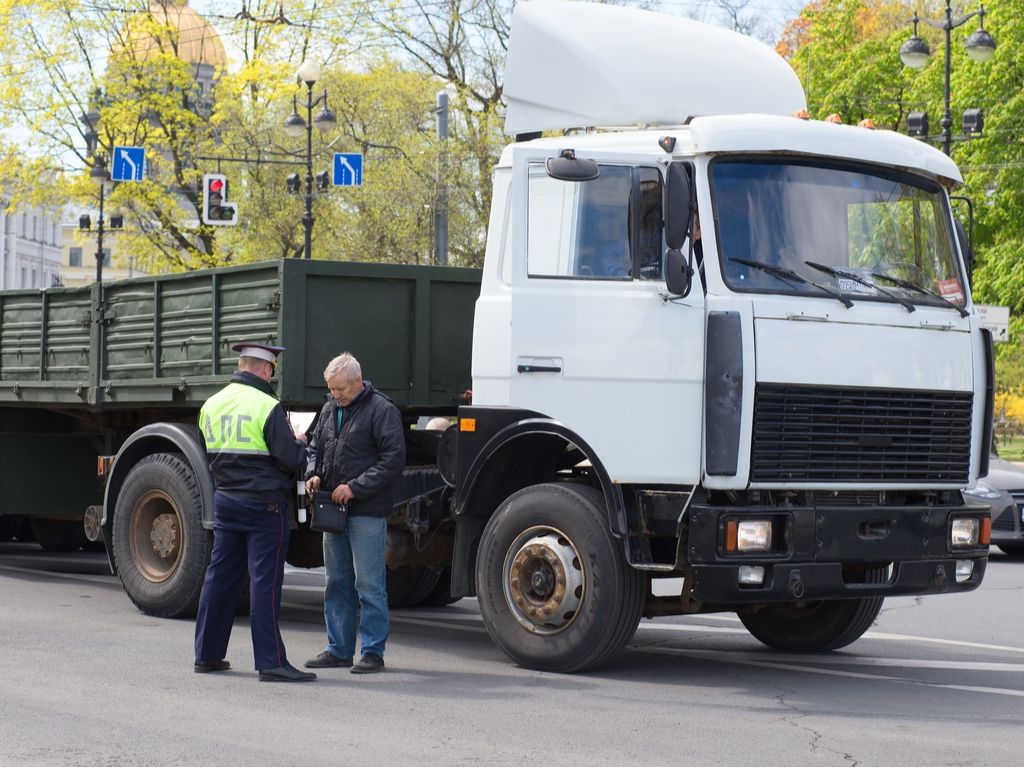 truck driver talking to a police officer